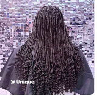Box braids in front of the Signature Wall