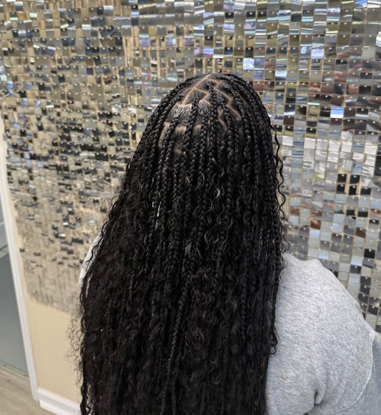Clean parting detail on knotless braids
